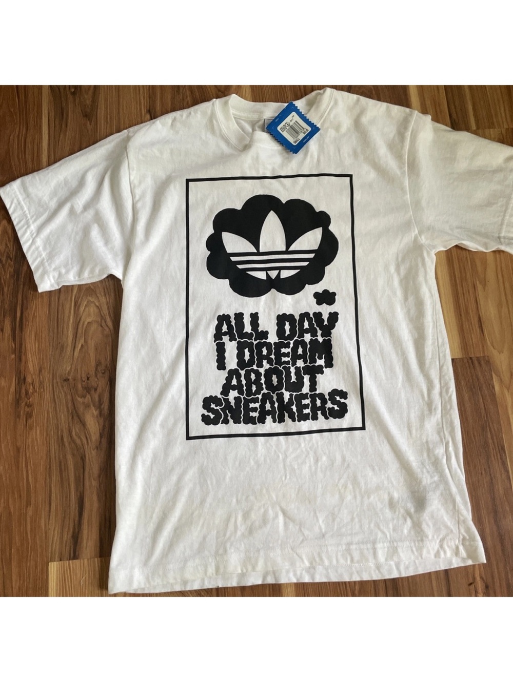 adidas White Short Sleeve Graphic tee men’s small brand new